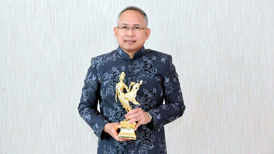 ปลัด พม. “กันตพงศ์” รับรางวัลกินรีทอง มหาชน ครั้งที่ 11 เชิดชูงานพัฒนาสังคม
