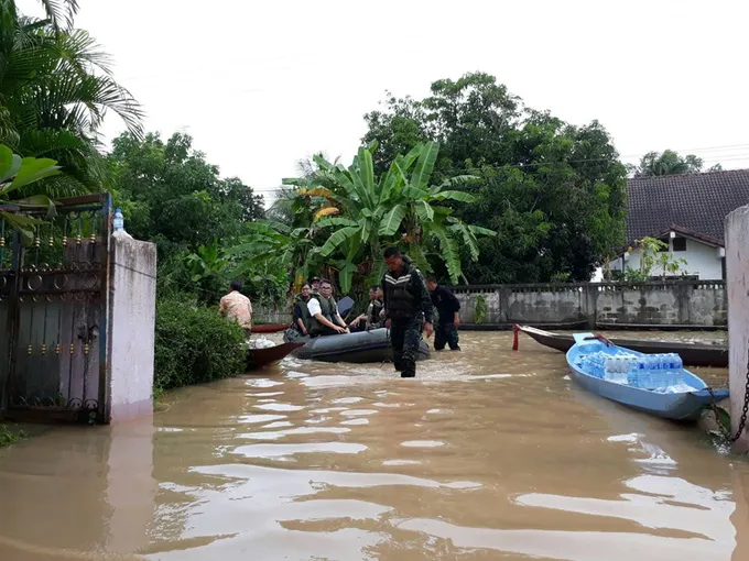 รอง อสส. ลงพื้นร้อยเอ็ด เยี่ยมเยียนสมาชิกสหกรณ์ประสบภัยน้ำท่วม พร้อมมอบถุงยังชีพ และให้กำลังใจ