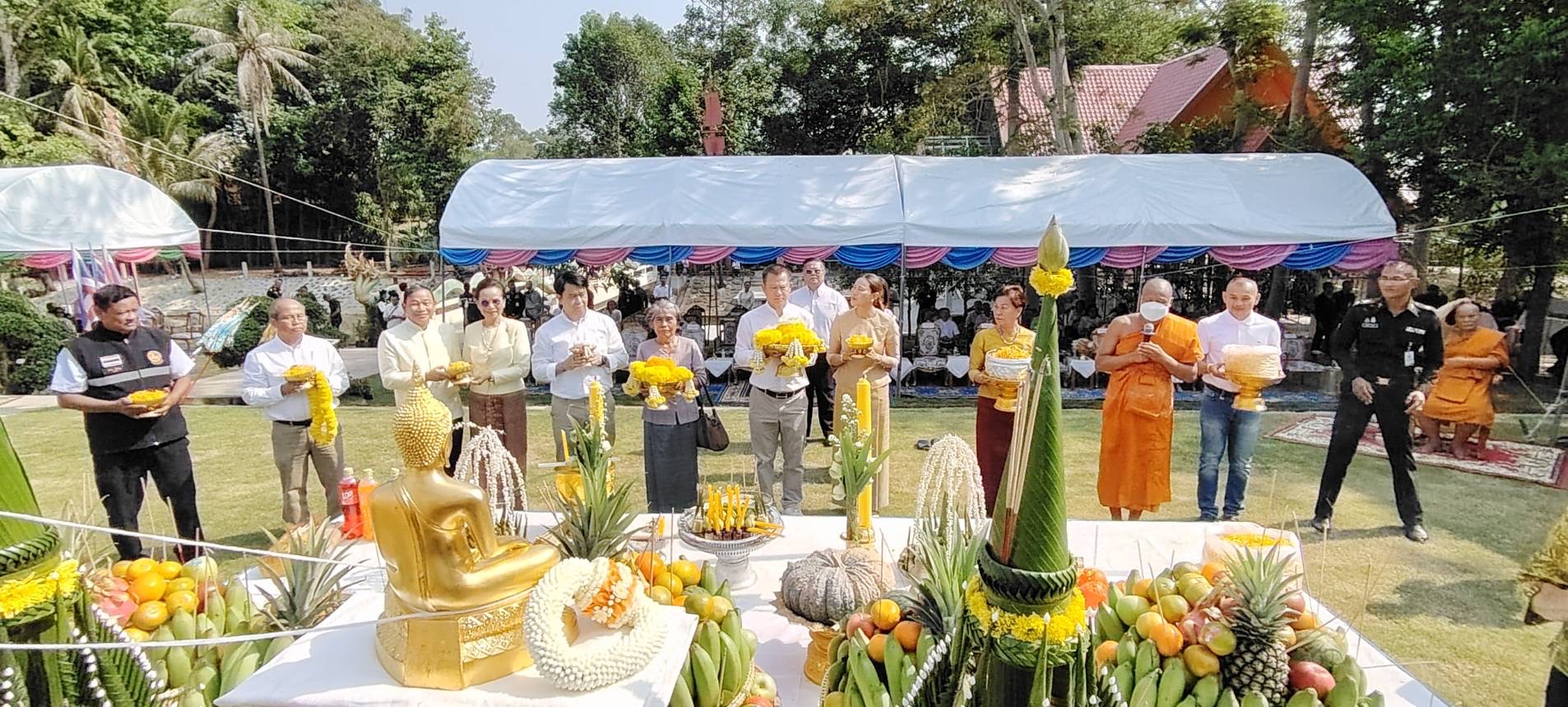 สุดอัศจรรย์! เมฆบังพระอาทิตย์ตลอดพิธีมหาพุทธาภิเษกเบิกเนตรพระพุทธเจดีย์ฯวัดมงคลรัตน์ 