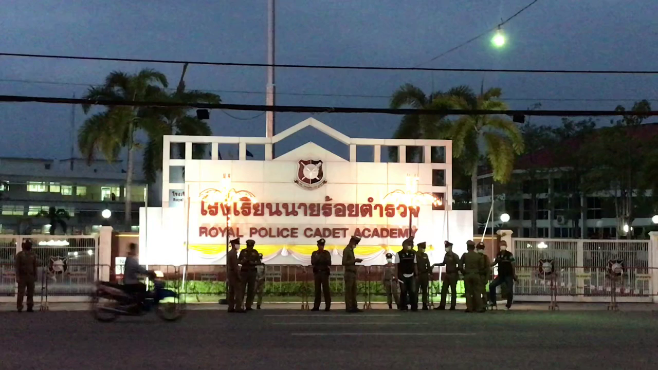 'ม๊อบแกงเทโพ' ผุดหน้าโรงเรียนนายร้อยตำรวจ