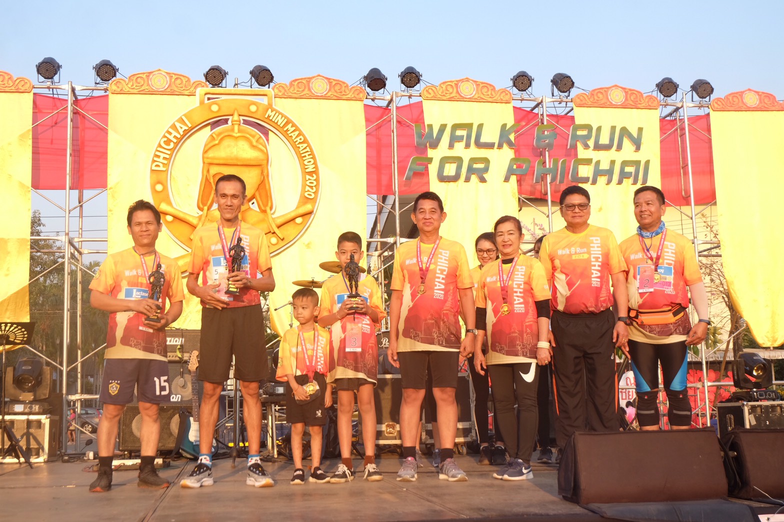 นายอำเภอพิชัย เปิดการแข่งขันเดิน-วิ่งมินิมาราธอนและฮาล์ฟมาราธอน "walk&run for Phichai 2020"
