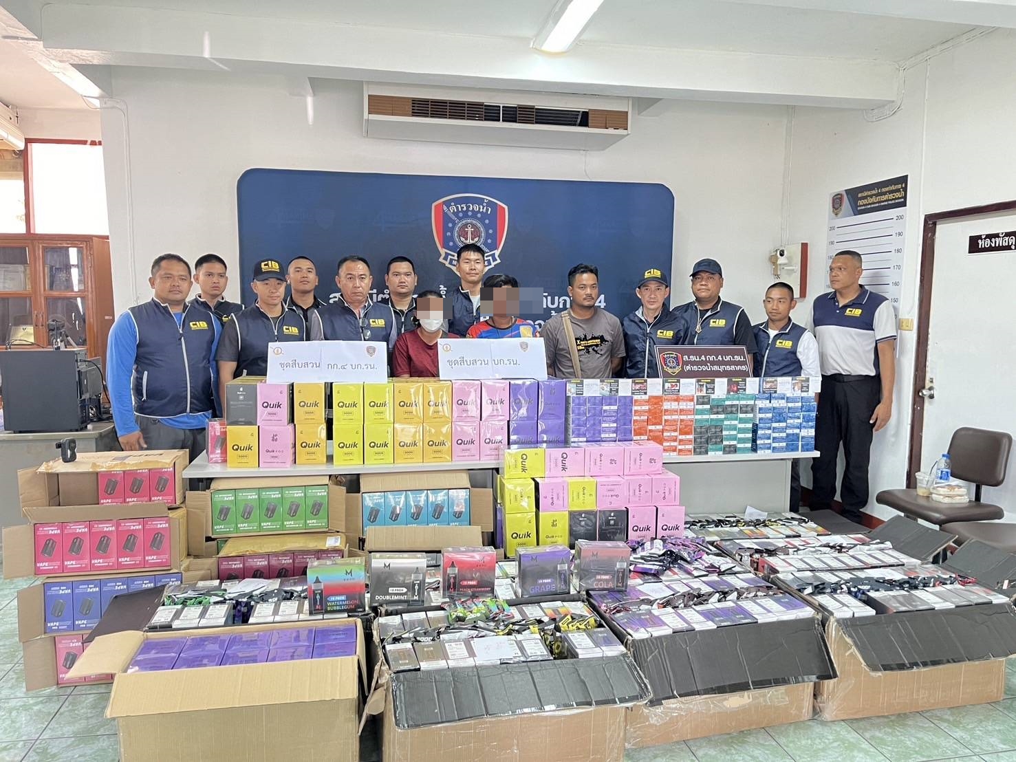 รักษาการผู้การตำรวจน้ำ สกัดจับสองผัวเมีย ขนบุหรี่ไฟฟ้า-มวนยาสูบ ค่าเกือบ 3 ล้านบาท 