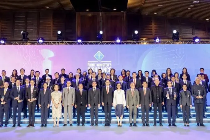 "ศิริภรณ์"นำทัพ9นักขายมือทองAIA รับรางวัลในงานมอบรางวัลประกันดีเด่นคปภ.