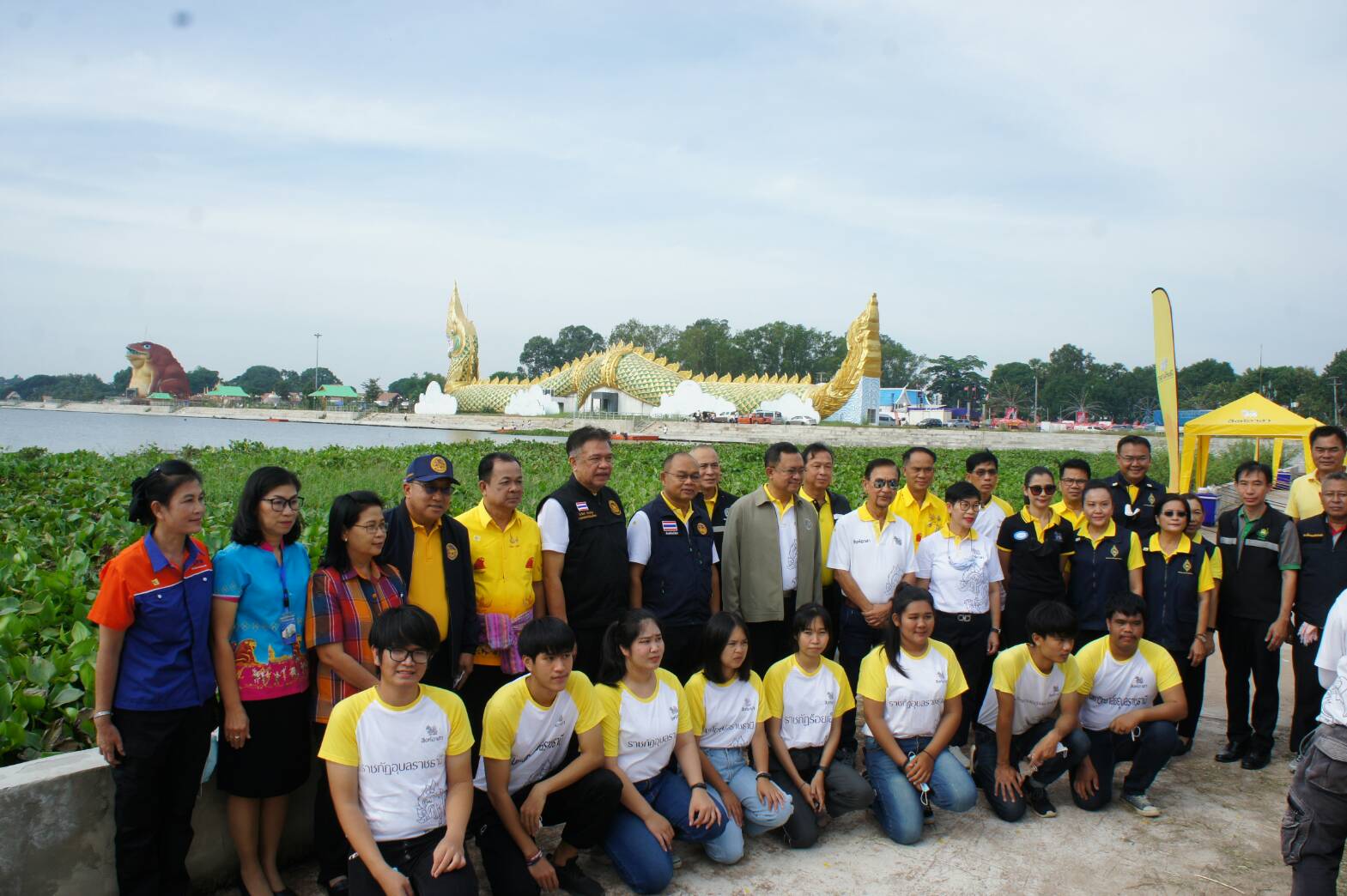 "พ่อเมืองยโสธร" นำภาครัฐและเอกชนกำจัดผักตบชวาที่วิมานพญาแถน เพื่อปรับภูมิทัศน์แหล่งท่องเที่ยว  