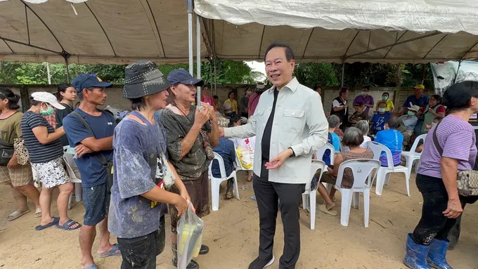 เทศบาลนครเชียงราย ทยอยมอบเงินช่วยเหลือผู้ประสบภัยน้ำท่วม ยืนยันช่วยเหลือทุกครัวเรือน
