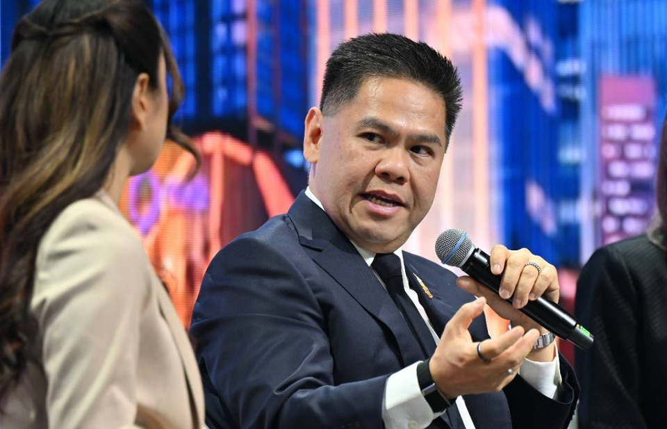 “วราวุธ” หนุนธุรกิจไทยเปลี่ยนผ่านอุตสาหกรรมสีเขียว-ดิจิทัล ดันนิคมฯ คาร์บอนต่ำ รับทุนต่างชาติย้ายฐานยั่งยืน