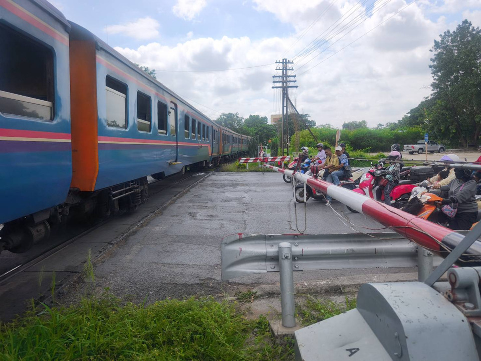สหภาพรถไฟอีสาน ชี้จุดเสี่ยงทางข้ามไร้เครื่องกั้น วอนใช้ถนนปลอดภัยเข้มตรวจพนักงาน 