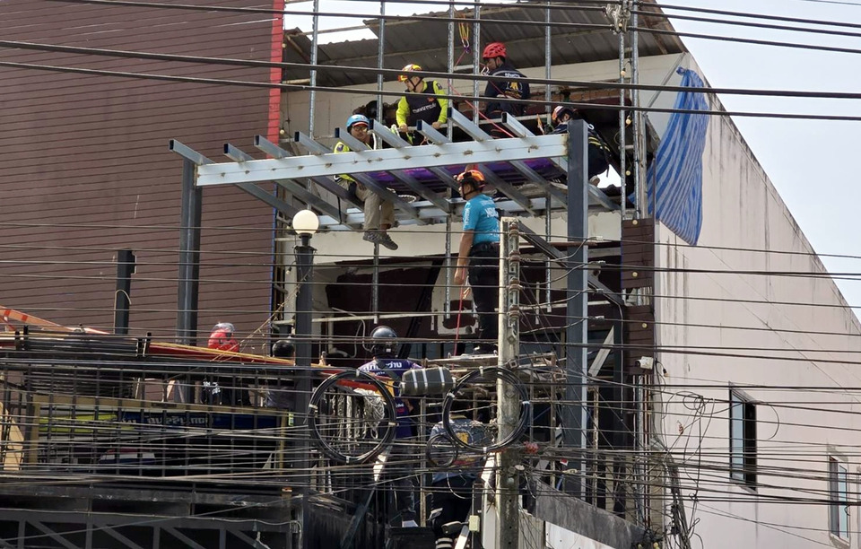 สลด! ตึกรีโนเวทบุรีรัมย์ ผนังปูนถล่มทับคนงานวัย 63 เสียชีวิตคาที่