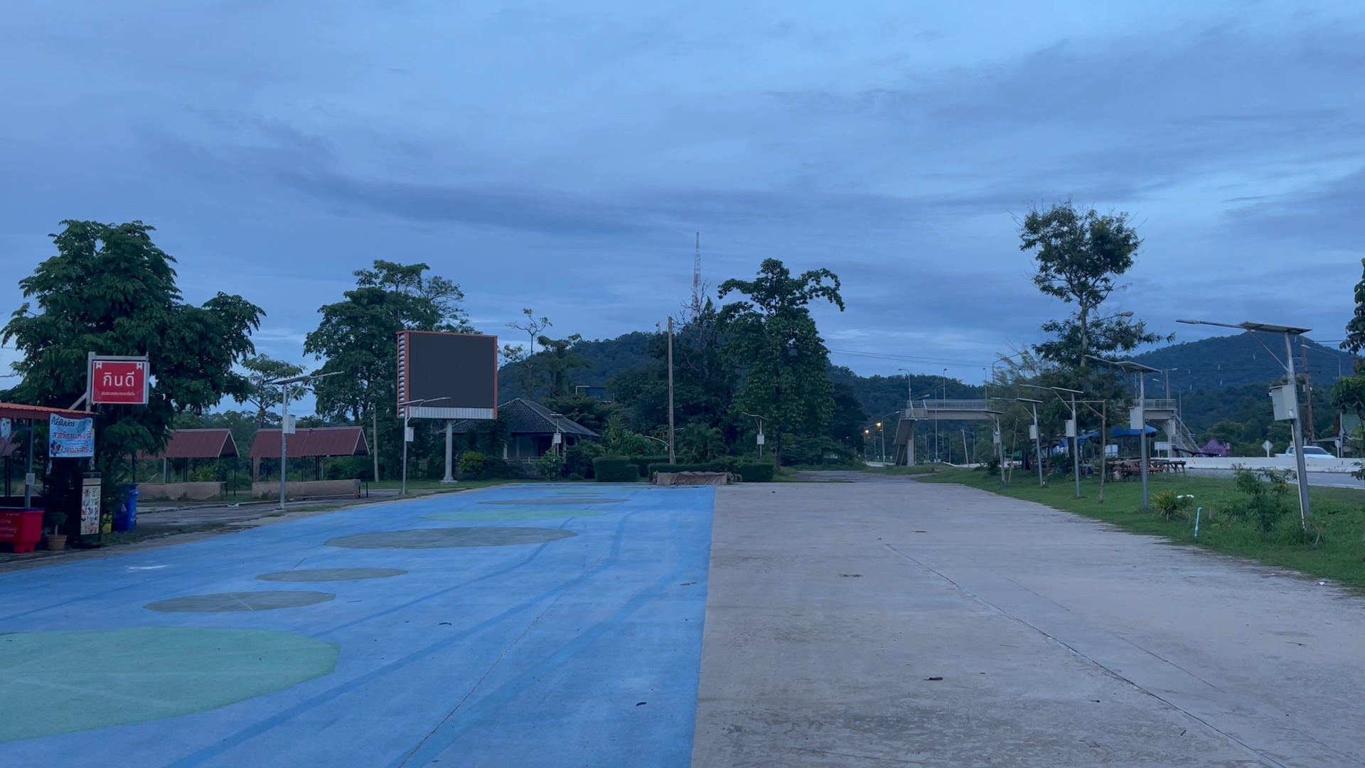 ชาวบ้านร้องไฟฟ้าจุดบริการนทท.ดับมาหลายปี​ กลายเป็นแหล่งมั่วสุมวัยรุ่น​ วอนหน่วยงานแก้ไข  