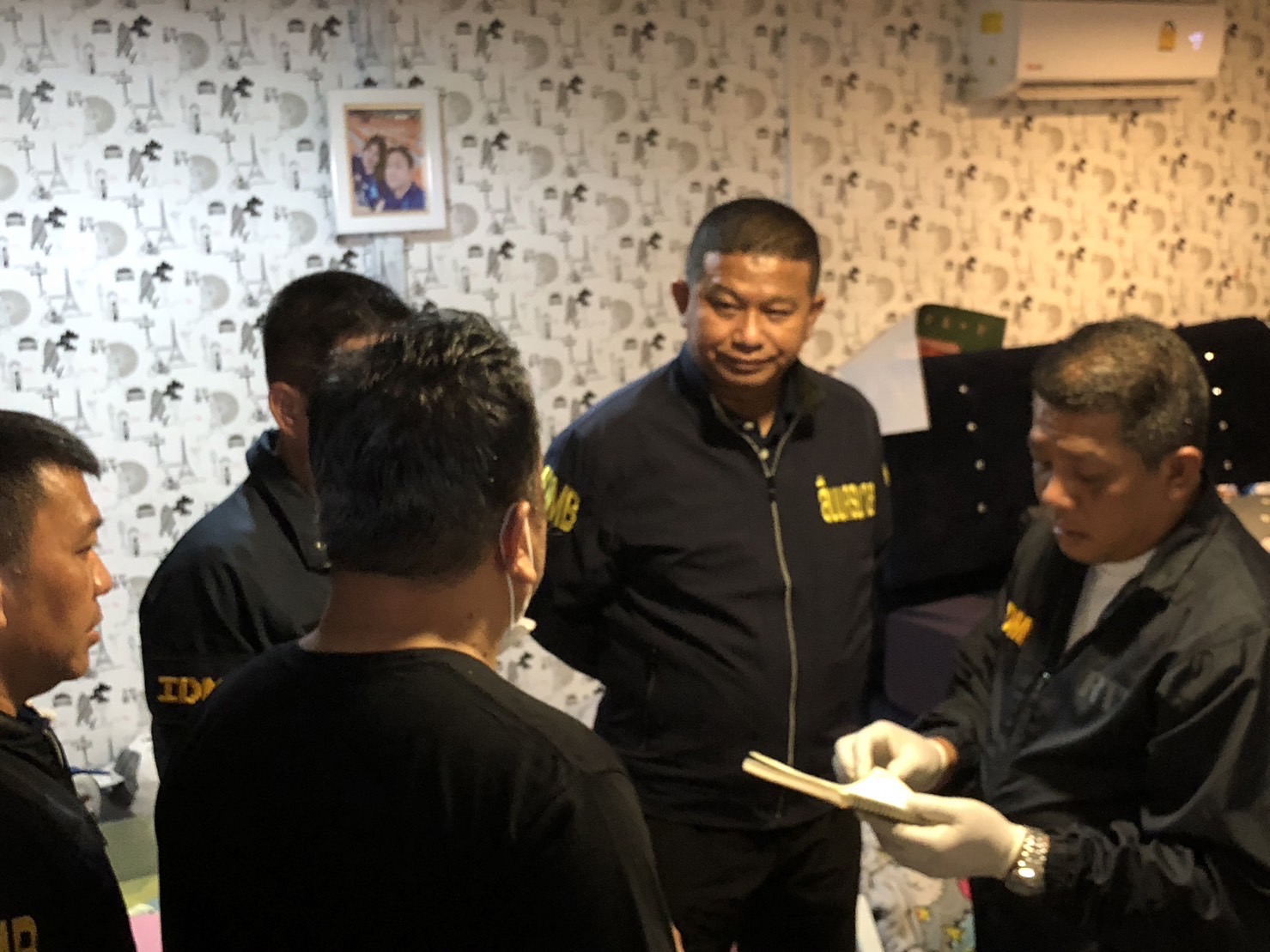ปิดฉากแก๊งมาม่าซังเปิดร้านนวดบังหน้าชำแหละรถเถื่อนรวบยกครอบครัว