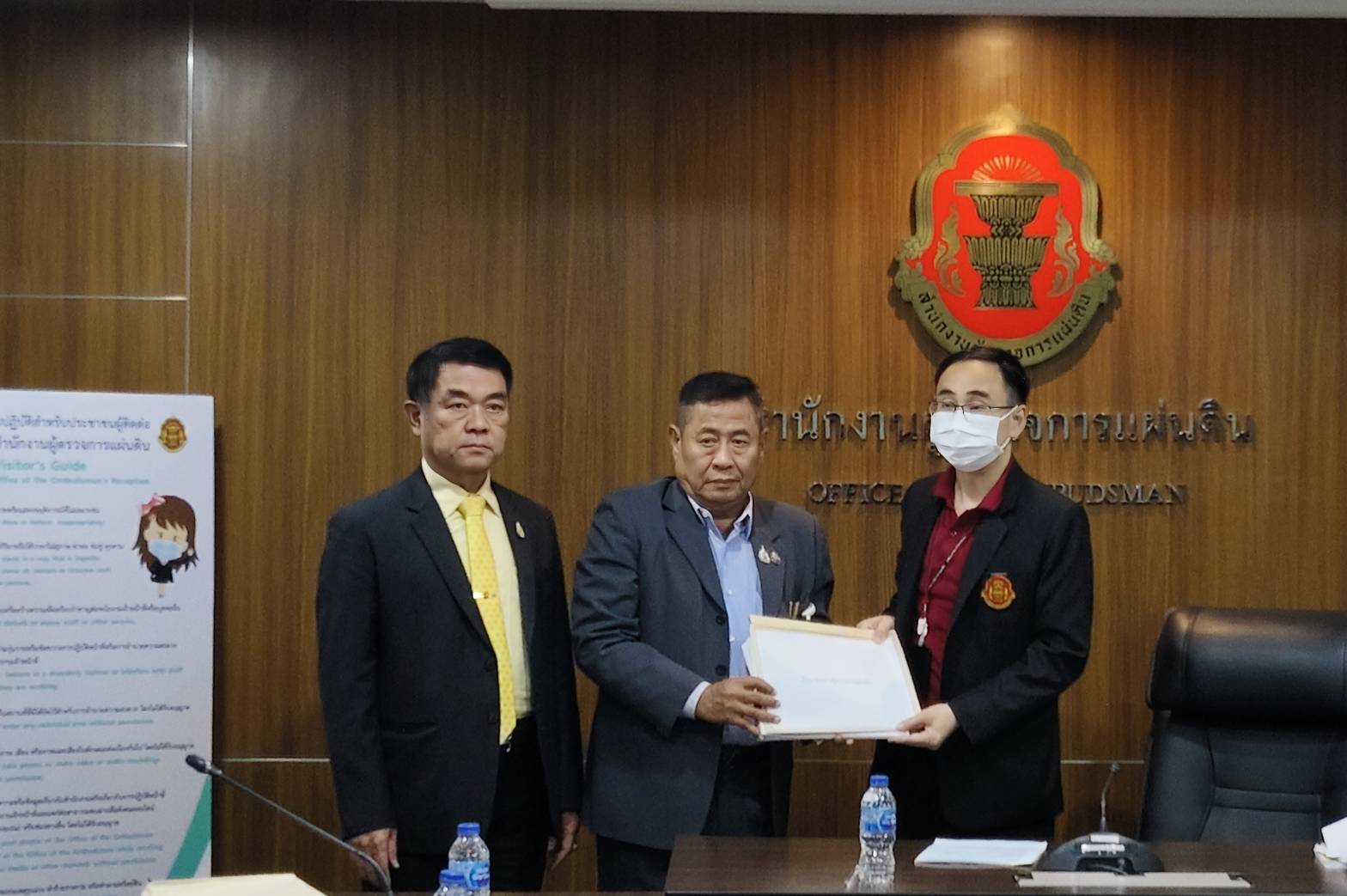 มวยรุ่นใหญ่ ! "ณฐพร" ร้อง "ผู้ตรวจการฯ" ไต่สวน "กกต." ส่อทำผิดรัฐธรรมนูญ ส่ง "ศาลรธน." วินิจฉัยเลือกตั้ง "สส.-สว." เป็นโมฆะ