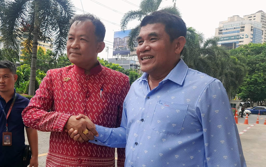 อัยการเลื่อนนัดฟังคำสั่งคดี "เจ๋ง ดอกจิก-ศรีสุวรรณ" ตบทรัพย์อธิบดีกรมข้าว เป็น 28 ส.ค.นี้