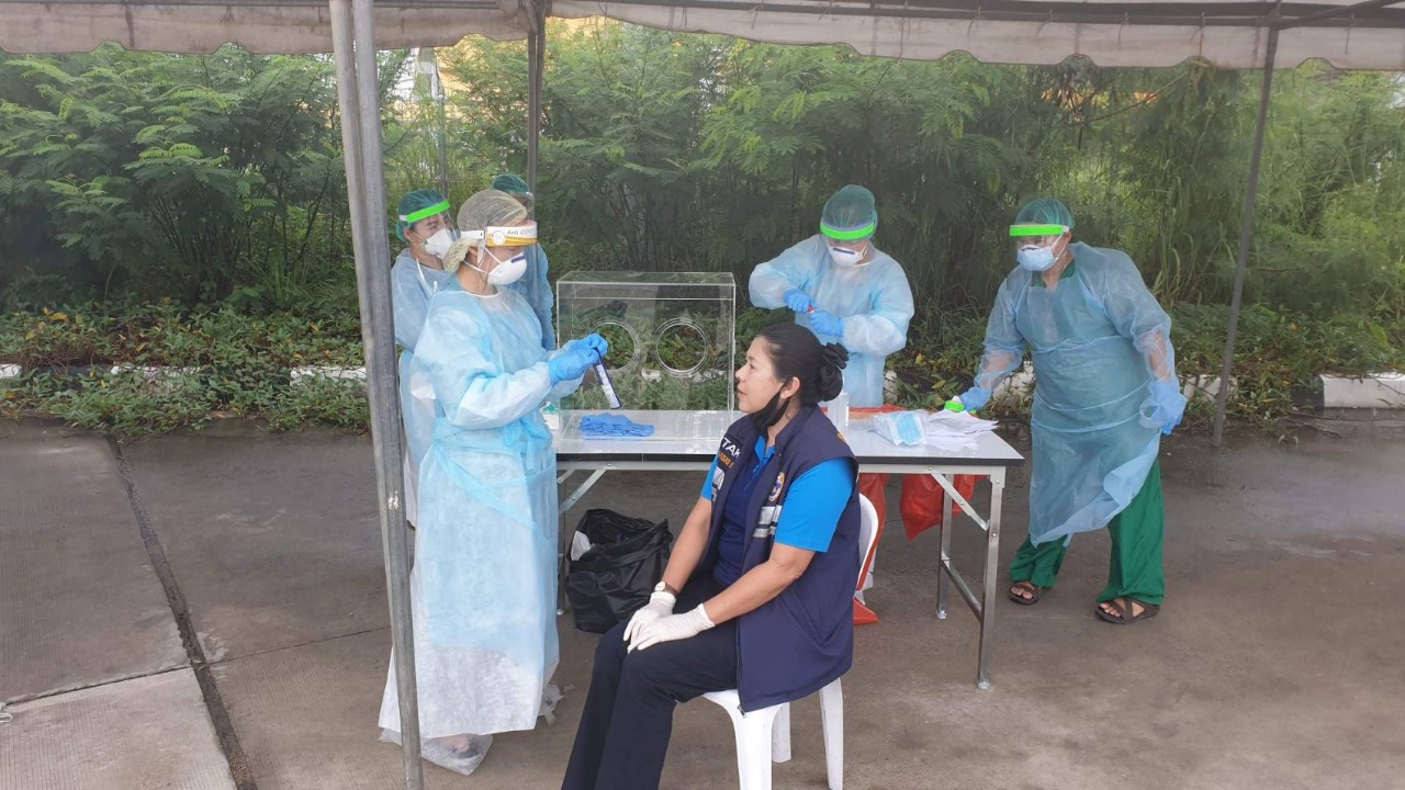 หมอแม่สอดปูพรมลุยตรวจหาเชื้อโควิดคนขับรถพม่า60คัน