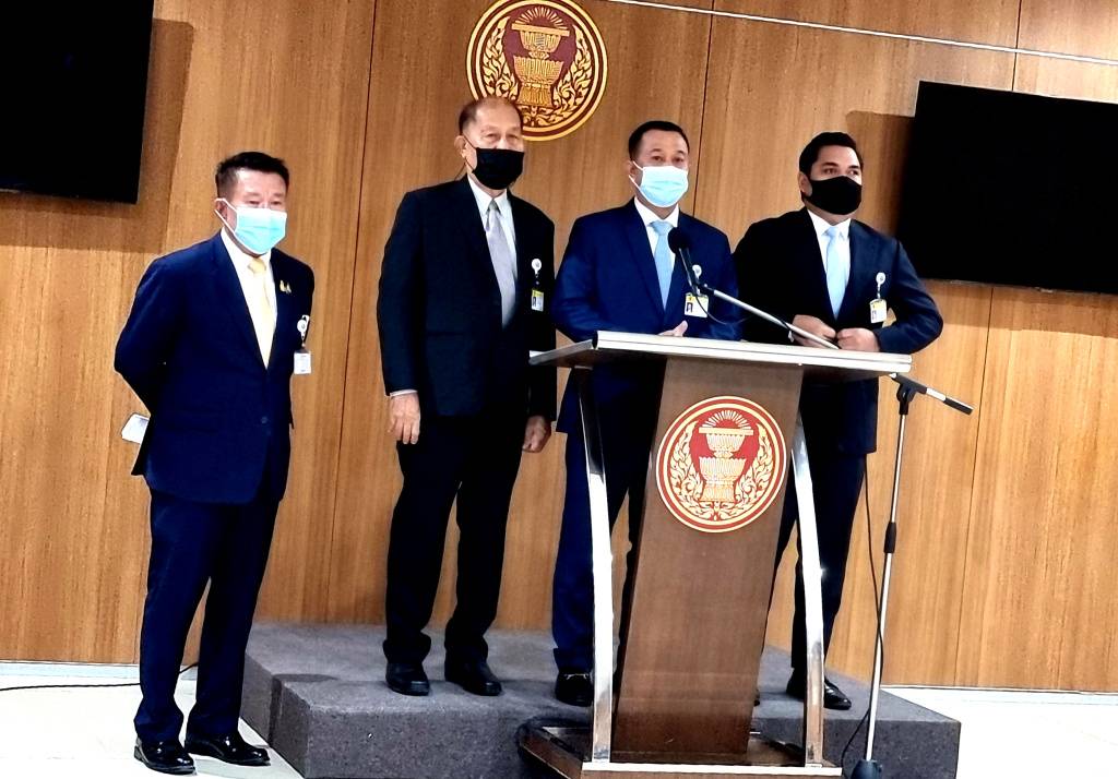 "8 ส.ส.สงขลา" จี้ "ศบค.–สมช." จัดสรรวัคซีนให้ประชาชนเพิ่ม "ณัฏฐ์ชนน"ปัดแทรกแซงแนะดูปัจจัยเสี่ยง