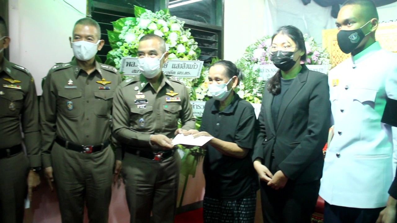 งานศพสุดเศร้า! ผู้กองปส.ถูกแก๊งยานรกพุ่งชนดับ​  เลื่อนยศเป็นพลตำรวจตรีพร้อมรับลูกสาวเป็นตร.