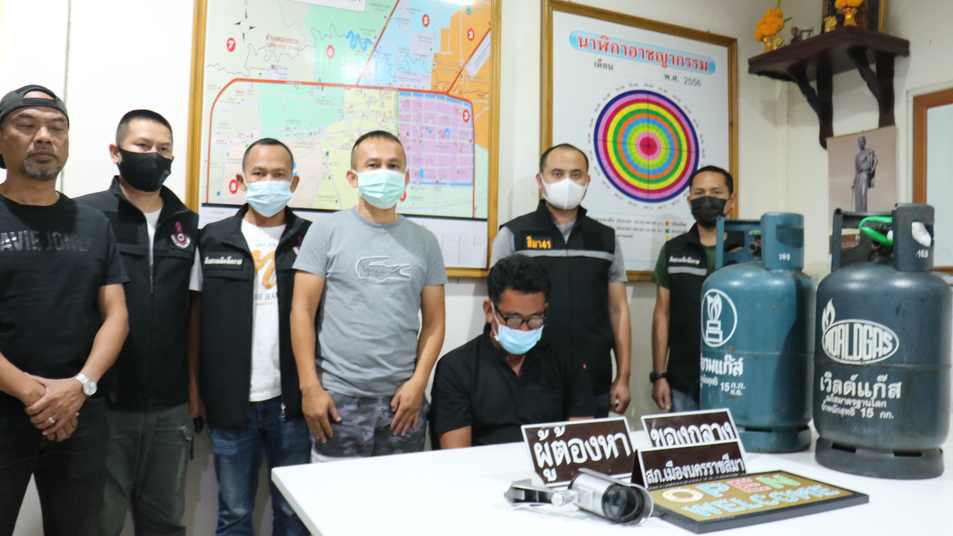 ตำรวจโคราช รวบหนุ่มใหญ่อ้างพิษโควิดทำให้ตกงานตระเวนลักถังแก๊ส