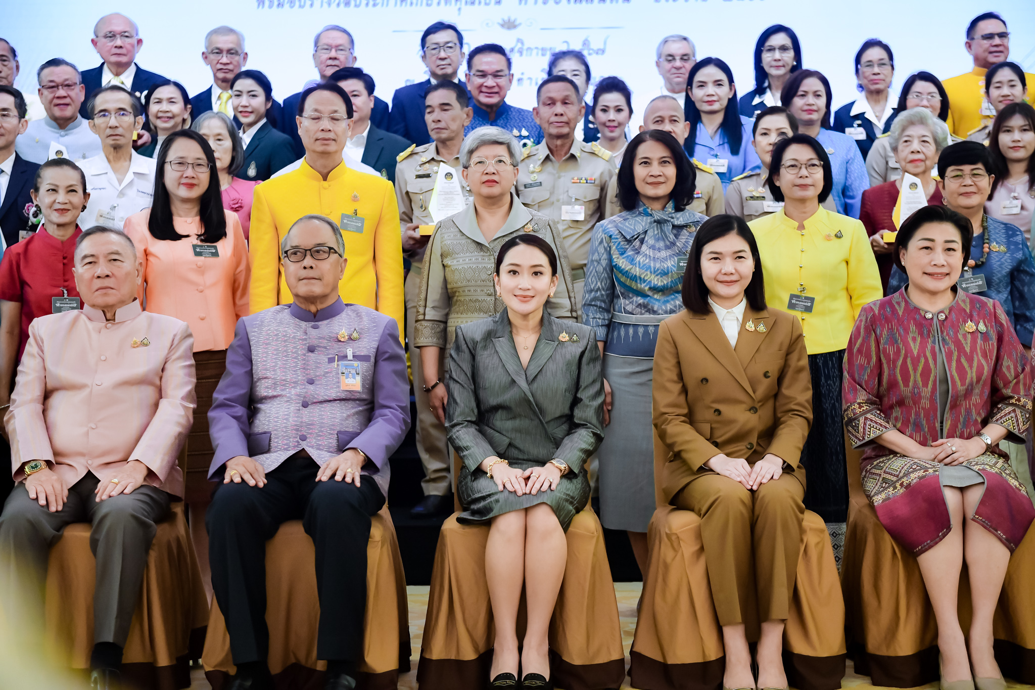นายกฯ มอบรางวัล ‘ค่าของแผ่นดิน’ ขอช่วยผลักดันนโยบายเพื่อ ปท.ชาติ “โค้ชเช-น้องเทนนิส” ได้รับด้วย 