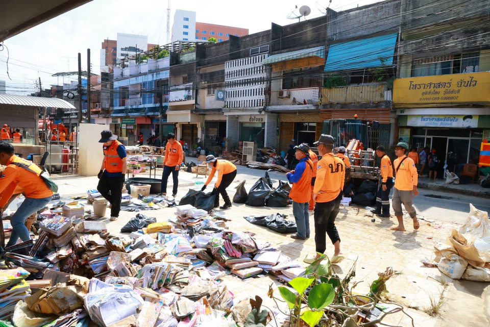 ปภ.เผยสถานการณ์น้ำท่วมใต้ 9 จังหวัดเริ่มคลี่คลาย ระดับน้ำลดลงต่อเนื่อง เร่งเยียวยาผู้ประสบภัยกว่า 1.1 ล้านครัวเรือน