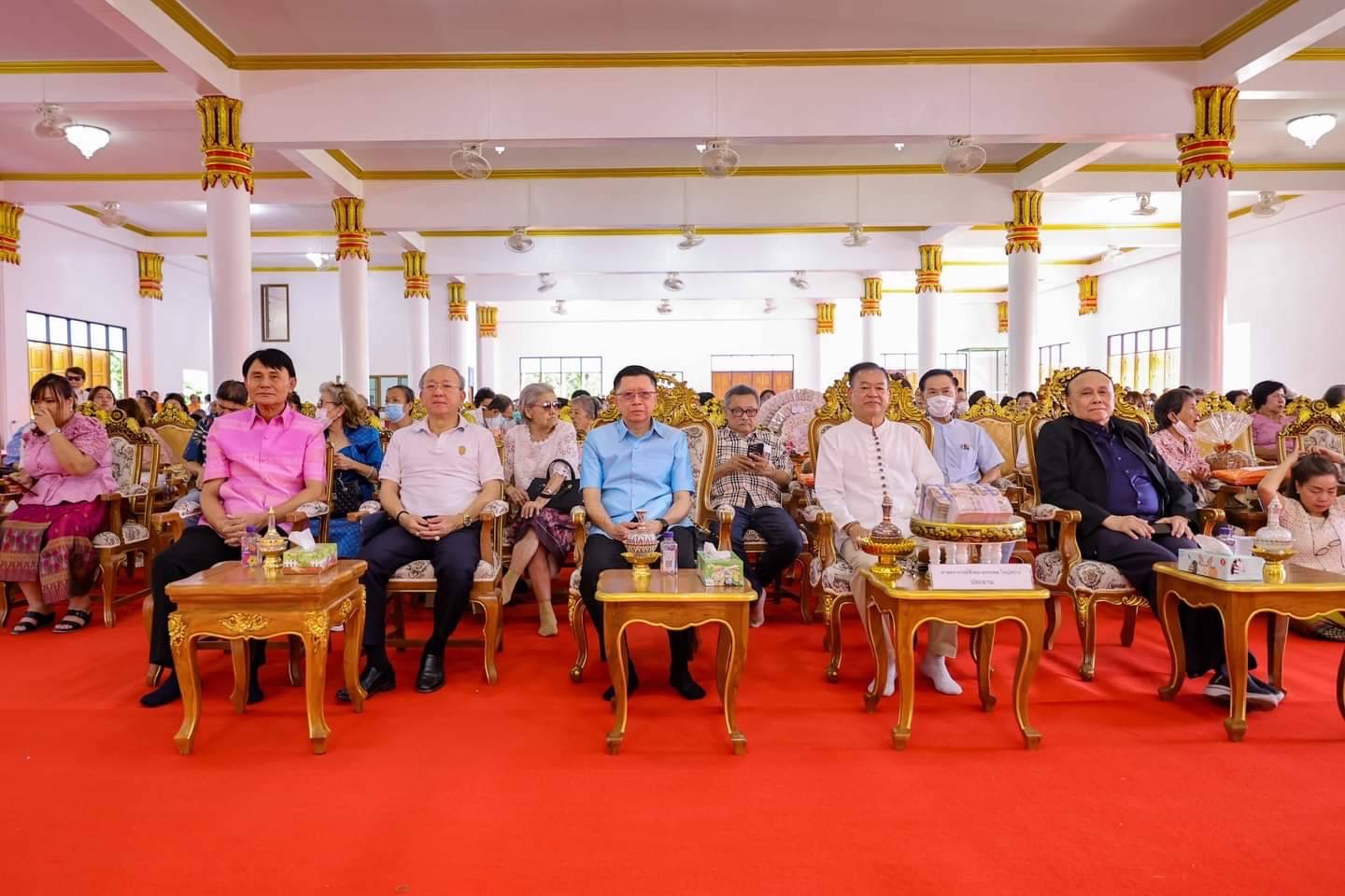 "อดีต อสส." นำสมาคมนักเรียนเก่าเบญจมบพิตรทอดกฐินวัดชมภูเวก ยอดทะลุเป้า 6.5 ล้าน