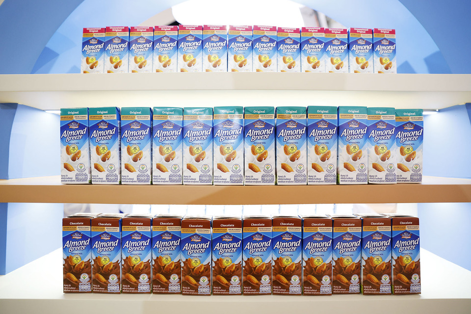 เฮอริเทจเปิดแคมเปญใหญ่ ‘Almond Breeze 25 kcal’ ชูนมอัลมอนด์แคลต่ำสุดในตลาด ดึง ‘ญาญ่า’ สื่อไลฟ์สไตล์สายเฮลท์ตี้