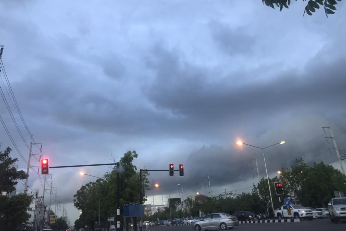  ทั่วทุกภาคระวังอันตรายจากฝนตกสะสม  ทำให้เกิดน้ำท่วมฉับพลัน และน้ำป่าไหลหลาก
