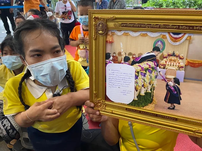 บัณฑิตจิ๋ว เผยความในใจ พระองค์ภาเมตตาดูแลครอบครัวให้อยู่ในสังคมโดยดีมาตลอด