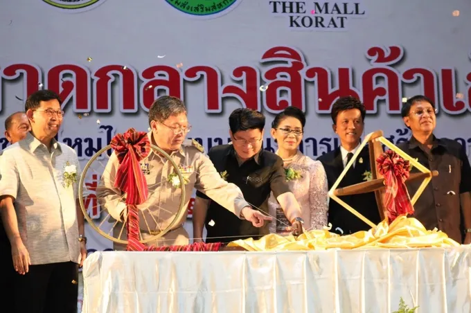 โคราช เปิดตลาดกลางสินค้าเส้นไหม เชื่อมโยงกลุ่มผู้ผลิตเส้นไหมและผลิตภัณฑ์ไหมคุณภาพ สู่ผู้บริโภค