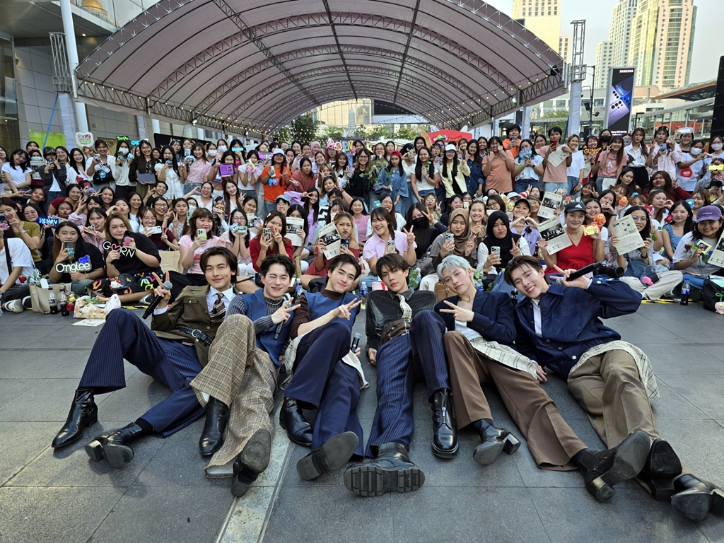 ความเหงาหยุดทำงาน!! เมื่อ ‘PROXIE’ เสิร์ฟความรักถึงแฟนคลับนับพัน โชว์แสดงสด ‘พรุ่งนี้ค่อยเลิกได้ไหม (Last Request)’ กลางเซ็นทรัลเวิลด์