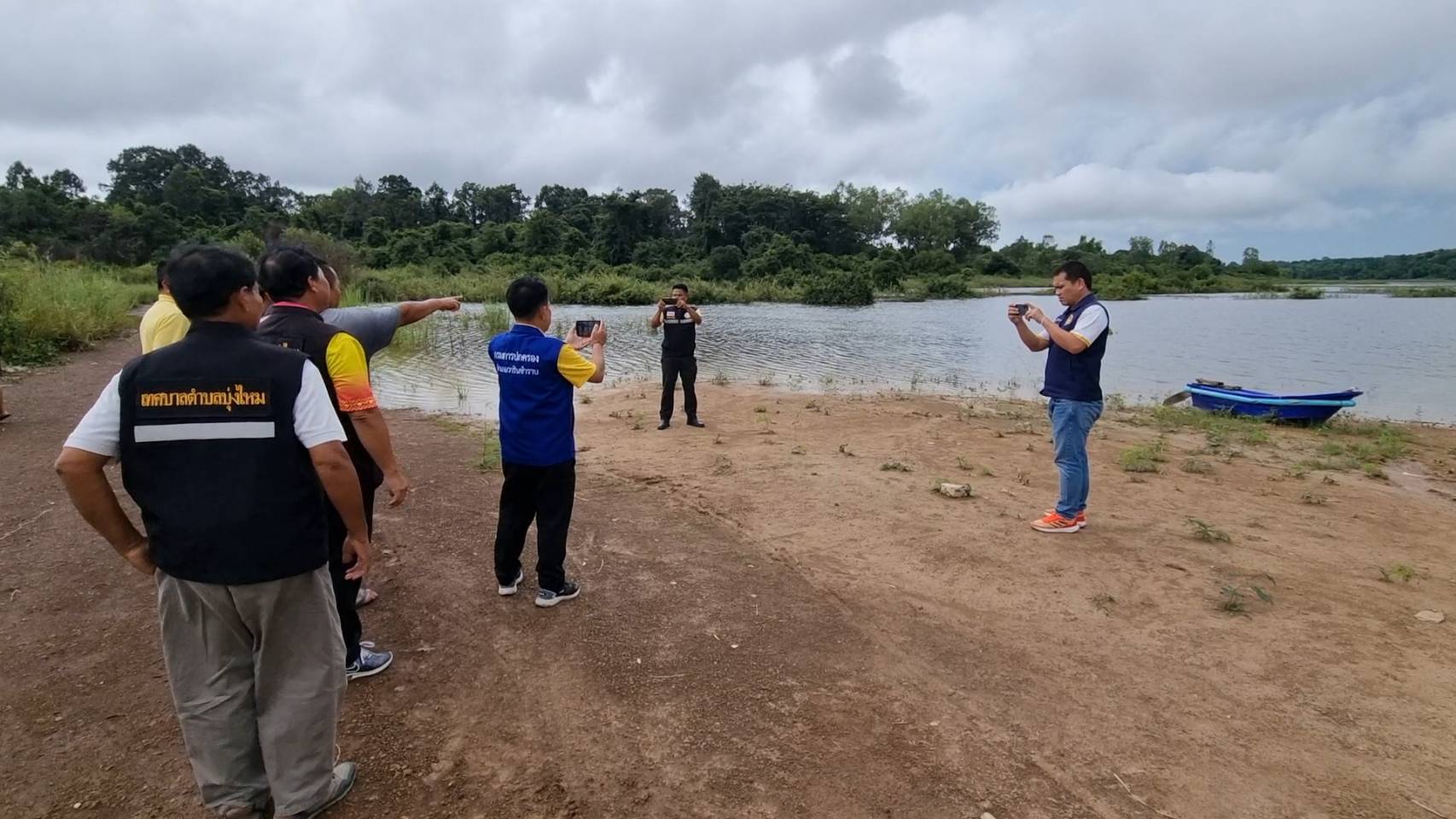 นายอำเภอวารินชำราบเร่งเข้าไปตรวจสอบพื้นที่หลังฟ้าผ่าชาวบ้านที่ออกจับปลากลางลำน้ำสาธารณะหมู่บ้าน