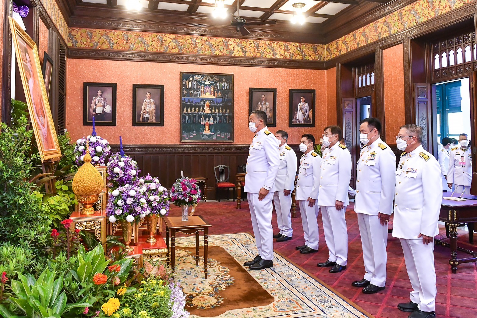 นายกฯ และภริยา ลงนามถวายพระพรชัยมงคลสมเด็จพระนางเจ้าฯ พระบรมราชินี เนื่องในโอกาสวันเฉลิมพระชนมพรรษา