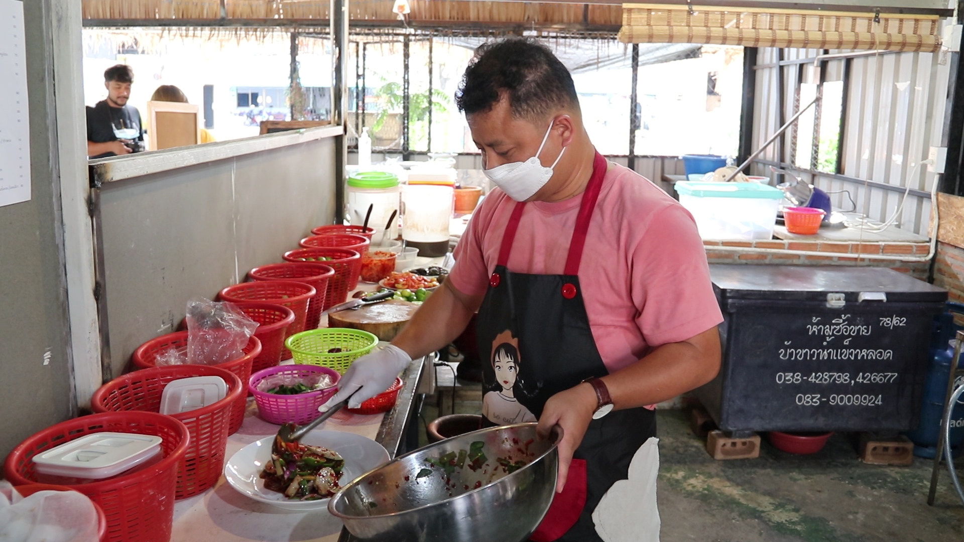  ชีวิตต้องสู้ ! 25 ปีกับชีวิตบนสายงานโรงแรม เจอพิษโควิด จากผจก.โรงแรมดังพัทยา มาเปิดร้านสถานีส้มตำวินเทจหารายได้เลี้ยงชีพ 