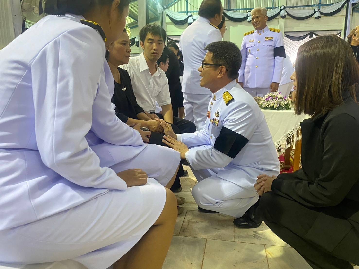 อัยการสคช.อุทัยฯเข้าเจรจาให้ความเป็นธรรมกับเหยื่อรถบัสไฟไหม้หลังเจอปัญหาอดีตพ่อ-เเม่ ไม่ได้ดูเเลแต่อ้างสิทธิรับเงิน