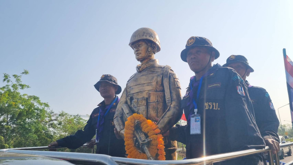 บุรีรัมย์สดุดีวีรบุรุษ แห่รูปปั้น “ร้อยตรีธีรยุทธ” สัญลักษณ์ทหารกล้าปกป้องแผ่นดิน
