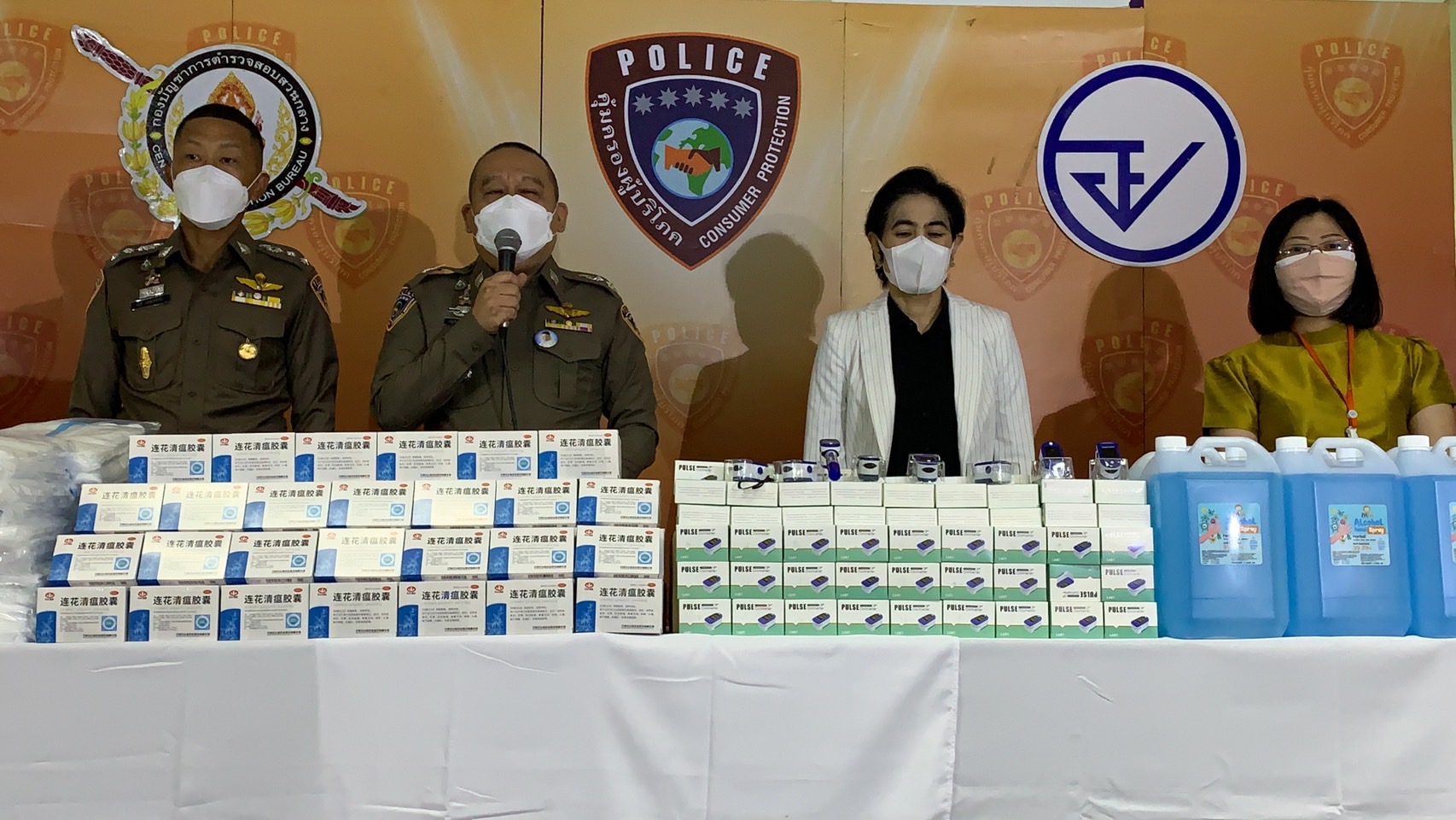 อย.ร่วม ปคบ. แถลงตรวจเครื่องวัดออกซิเจน  ชุดพีพีอี ยาสมุนไพรจีน และเจลแอลกอฮอล์​ ผิดกฎหมาย ของกลางจำนวนมาก 