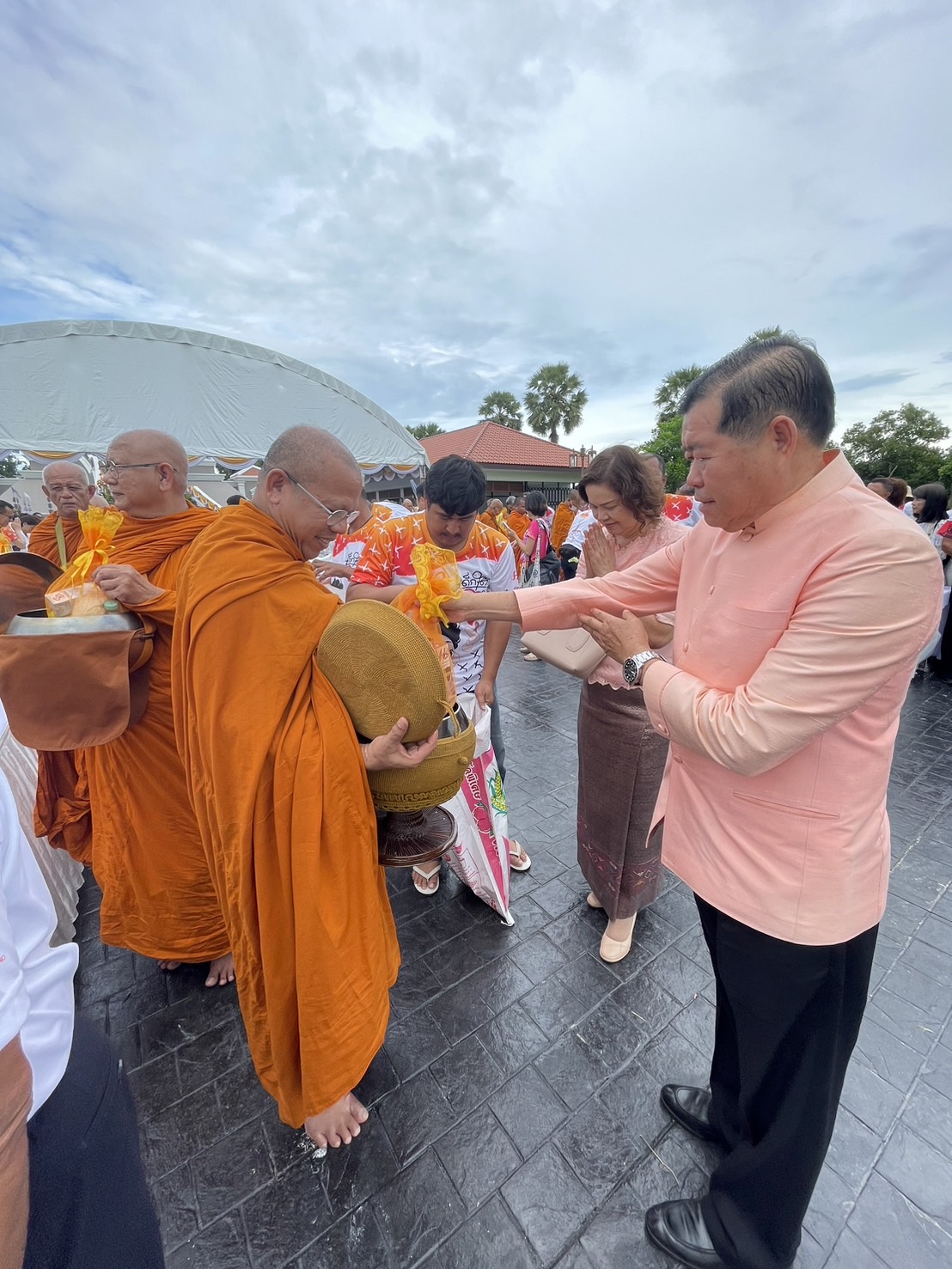 "นิพนธ์"  ร่วมพิธีรำลึก "ป๋าเปรม" ผ่าน "โครงการเด็กใต้หัวใจป๋า" บวงสวงสมโภชหลวงปู่ทวดครบรอบ9
