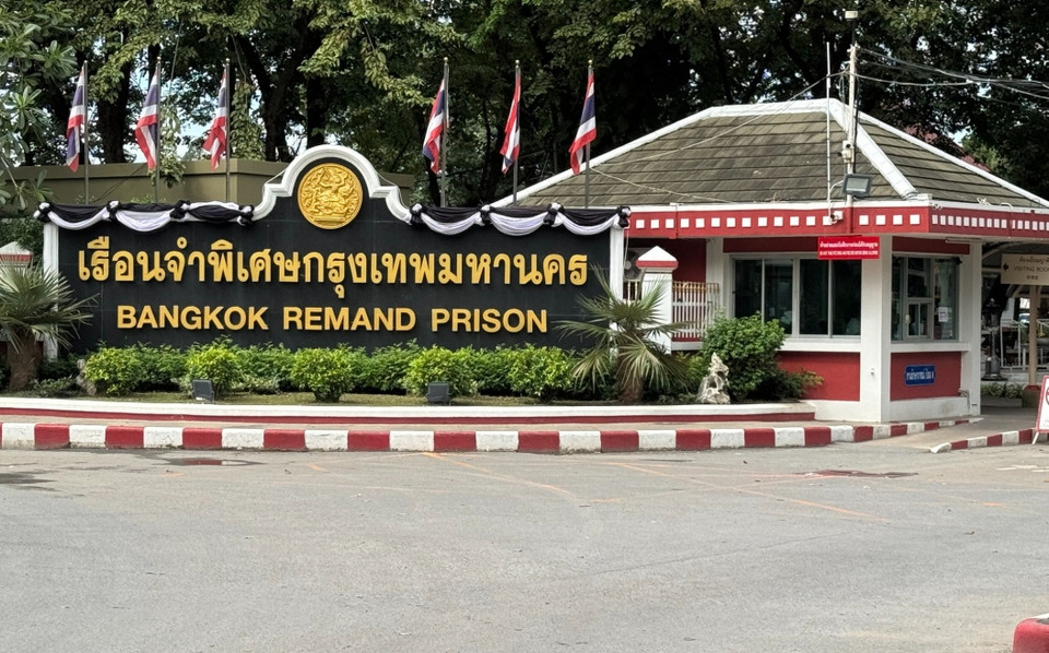 จ่อออกหมายเรียกพยาน “ผบ.คุก” สอบเพิ่ม เตรียมพักราชการ-ให้ออกราชการ 20 เจ้าหน้าที่ปม “ห้องลับใต้บันได” พบหลักฐานบางรายบินมาเก๊า