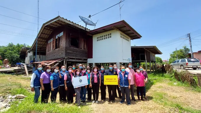 พมจ.อ่างทอง ร่วมกับ สำนักงานเหล่ากาชาดจังหวัดอ่างทอง  มอบผ้าอ้อมสำเร็จรูปให้กับผู้ประสบปัญหาทางสังคม