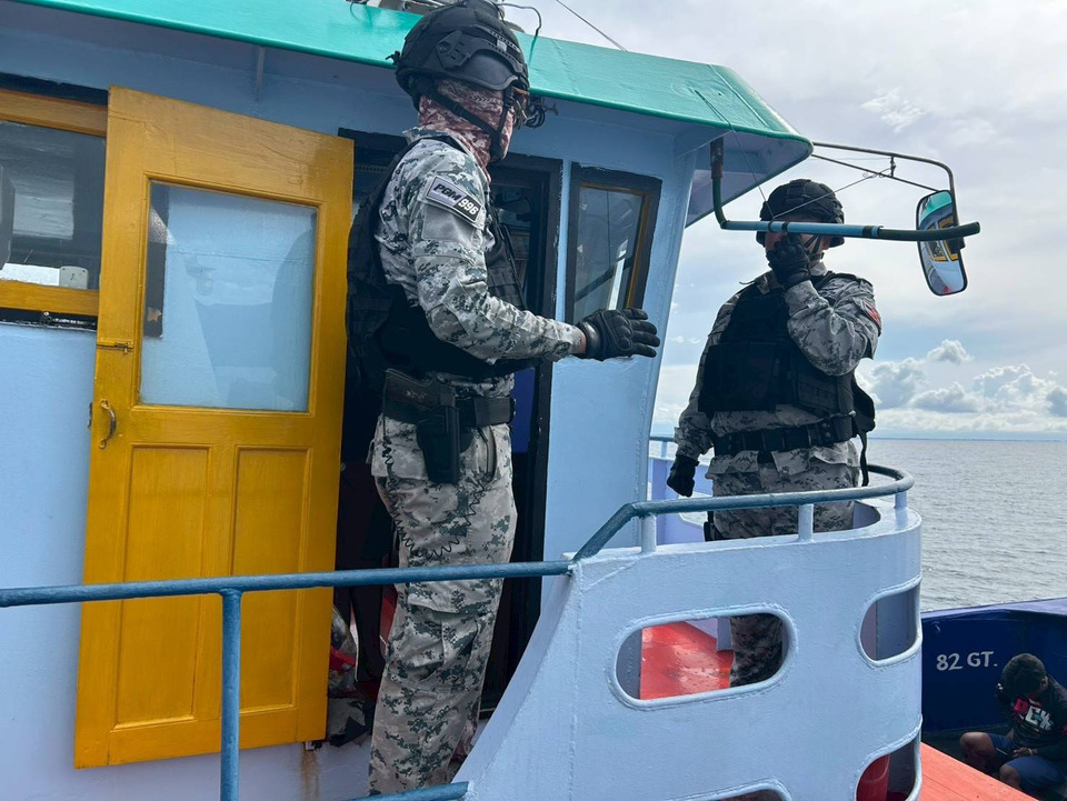 ทัพเรือภาค1 ส่งเรือต.996 บุกตรวจเข้มเรือสินค้ากลับจากท่าสีหนุวิลล์ กัมพูชา