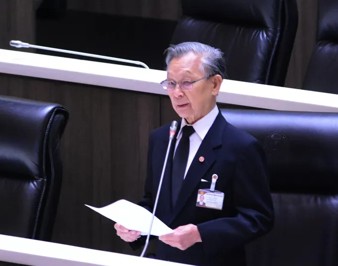 “ชวน” โชว์ภาพประจานกลางสภา! ซัดหน่วยงานรัฐตัดแต่งต้นไม้ริมทาง “ประหารชีวิต” ตัดกุดหัวเหลือแต่ตอ จี้ตั้งงบใช้รุกขกรดูแล