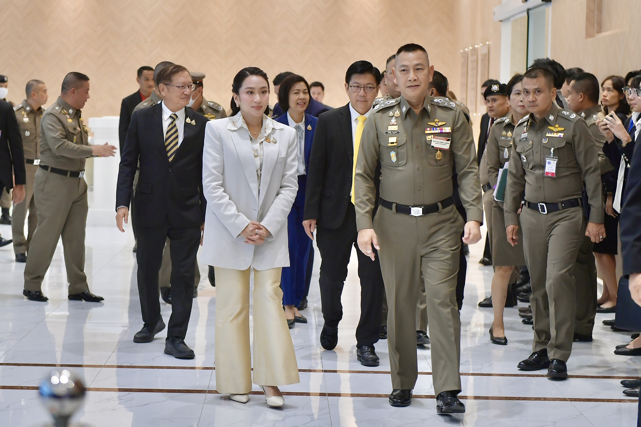 "นายกฯ" มอบนโยบาย "ตร." เน้นแก้ปัญหาเร่งด่วน 3 เรื่อง