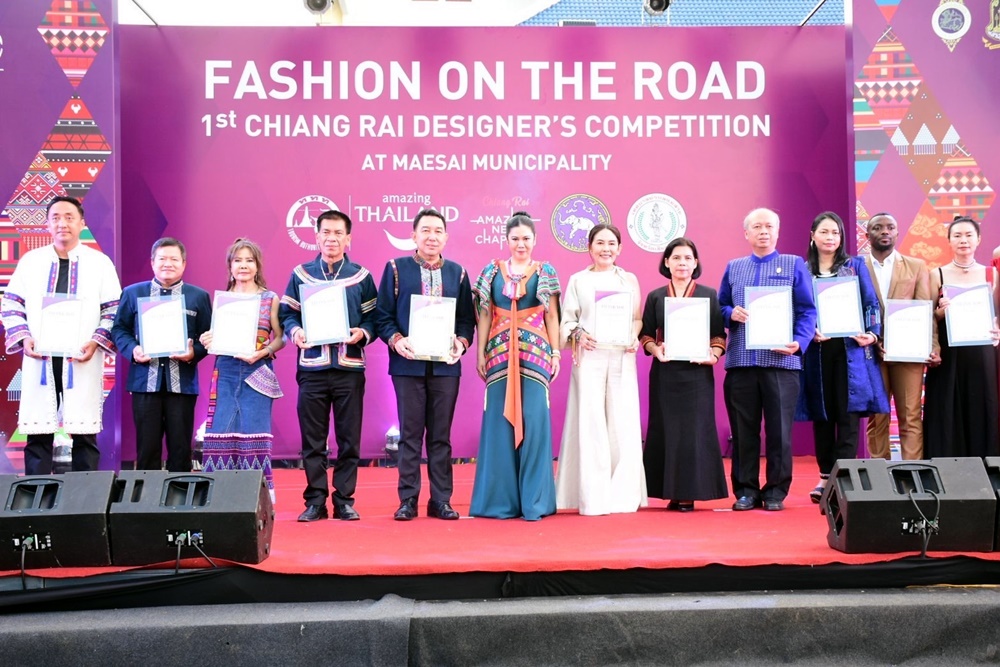 สุดอลังการ! เดินแบบหน้าด่านแม่สาย Fashion on the Road ดีไซเนอร์อาชีวศึกษาเชียงราย คว้าแชมป์