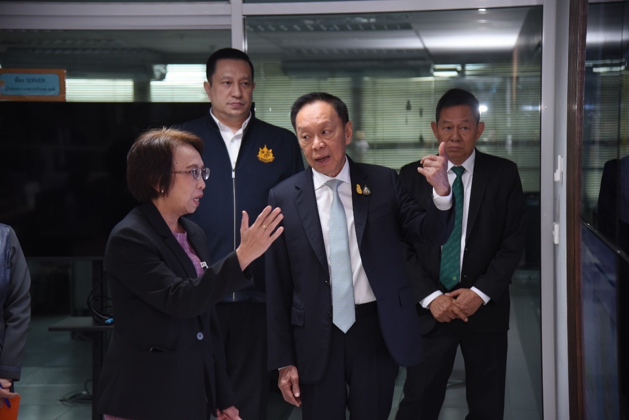 “พัชรวาท”สั่งคพ.เกาะติดเหตุเพลิงไหม้โกดังบ้านค่ายระยอง เร่งตรวจคุณภาพอากาศ