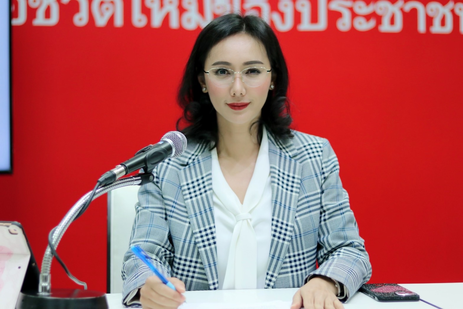 "ลิณธิภรณ์" จี้ กกต.สอบเงินบริจาค พปชร.หวั่นเป็นช่องทางใช้อำนาจรัฐฟอกขาวธุรกิจสีเทา