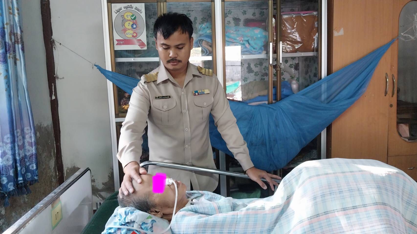สุรินทร์ พบครูกตัญญูดูแลแม่ป่วยติดเตียงมานาน 10 กว่าปี
