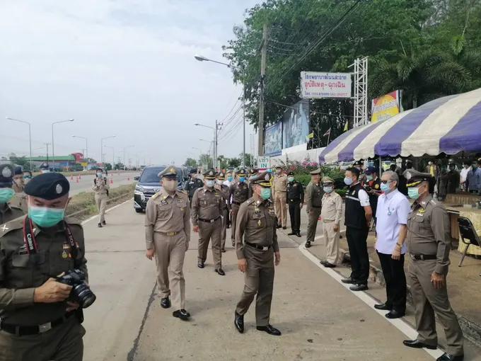 "จักรทิพย์"เยี่ยมจุดตรวจโควิด 19 หน้าโรงพยาบาลโนนสะอาด