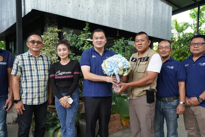 กลุ่มเพื่อนๆร่วมยินดีเสธแก้วเข้าศึกษาหลักสูตรวปอ.รุ่นที่​ 65