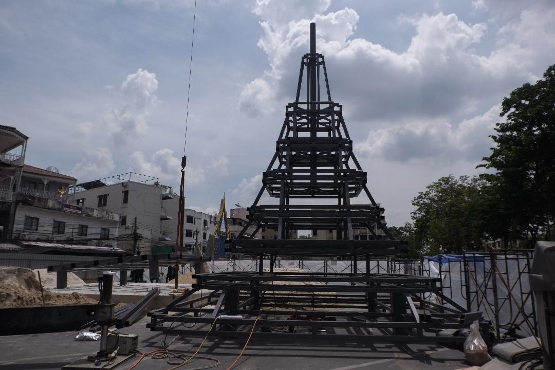 “มท.” เผย พระเมรุมาศจำลอง – ซุ้มถวายดอกไม้จันทน์ทั่วไทย คืบแล้ว 90 เปอร์เซ็นต์