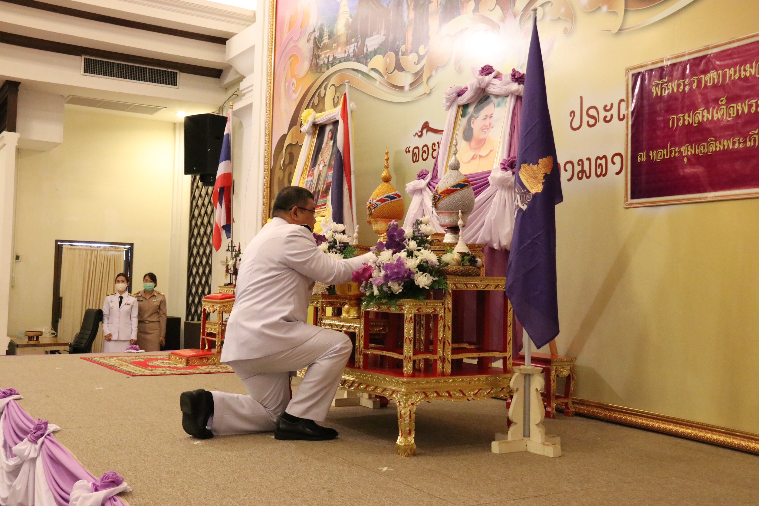 ผู้ว่าฯ เชียงใหม่ รับพระราชทานเมล็ดพันธุ์ผักจากกรมสมเด็จพระเทพรัตนราชสุดาฯ สยามบรมราชกุมารี ช่วยเหลือฟื้นฟูพื้นที่ประสบภัยพิบัติ สร้างความมั่นคงทางอาหาร