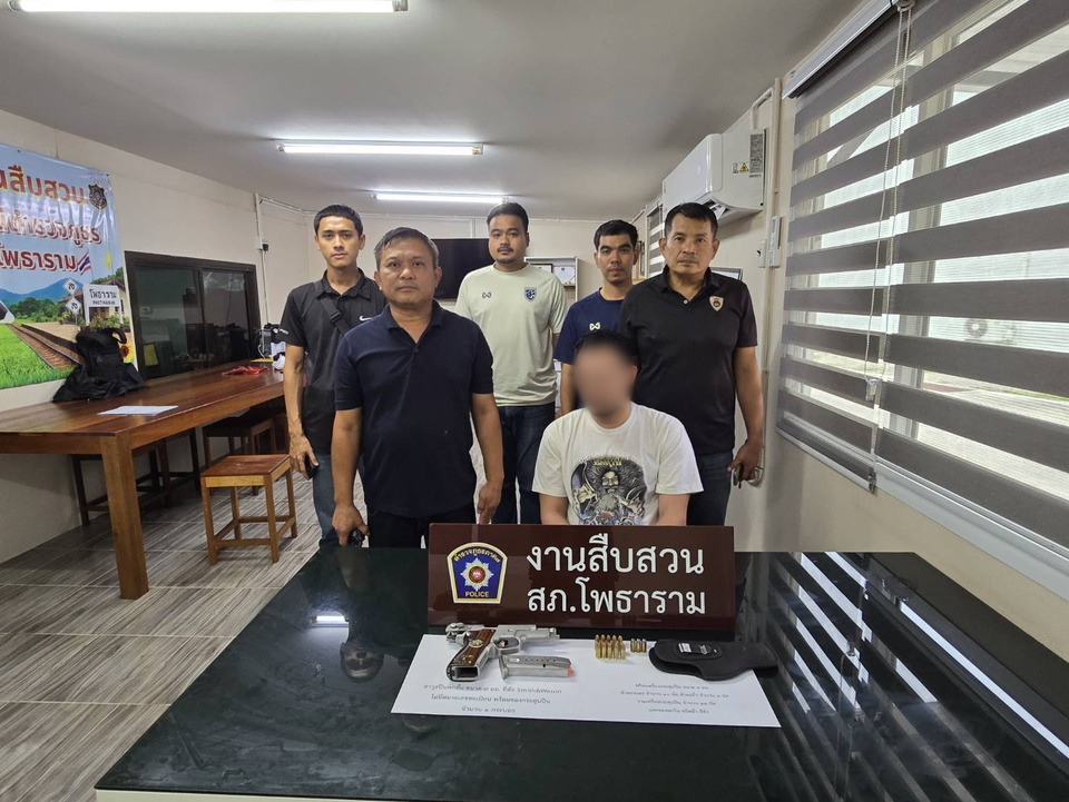 หนุ่ม 30 แจ้งความโอนเงินผิด เจอตำรวจตรวจประวัติพบหมายจับ ค้นรถเจอปืน 9 มม. กระสุน 13 นัด