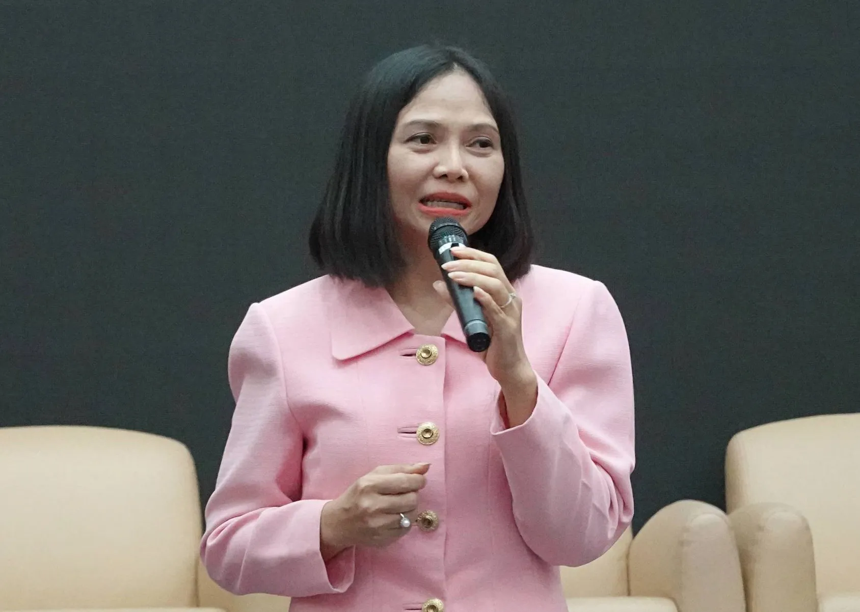  ดร.ธีรารัตน์ พันทวี วงศ์ธนะเอก